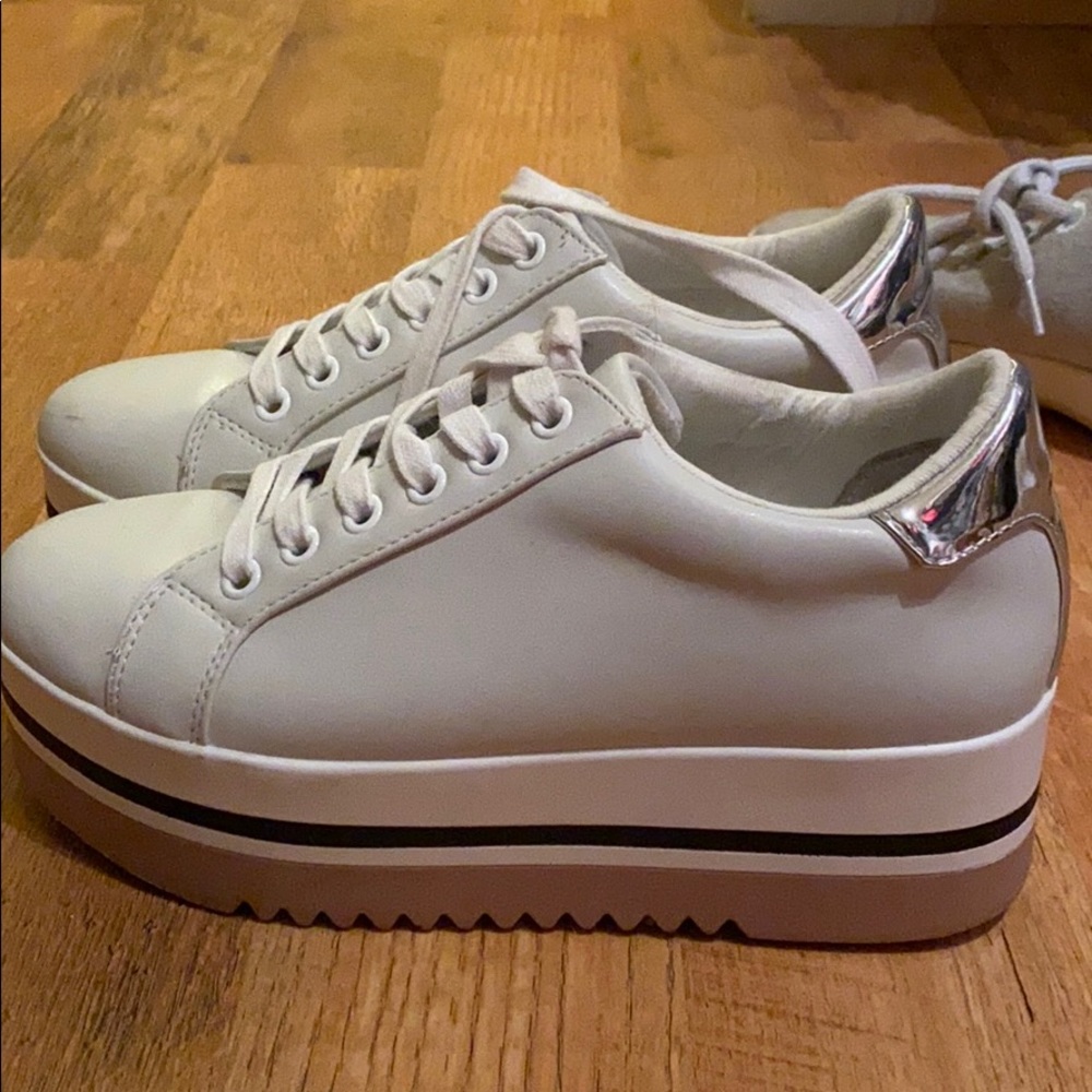 Steve Madden platform sneaker